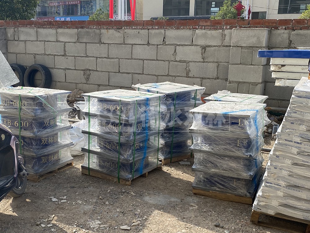 建筑住宅隔震支座厂家 非连续端铅芯隔震支座 HDR型高阻尼橡胶隔震支座多少钱